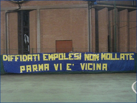 Striscione BOYS:''Diffidati empolesi non mollate, Parma vi è vicina''