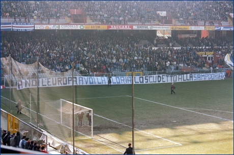 24-02-1991. Striscione BOYS a Marassi per Sampdoria-Parma: ''A noi l'Europa a voi la gloria, lo scudetto alla Sampdoria!''