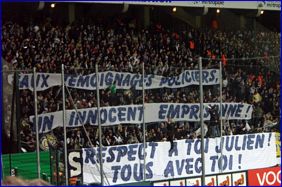 Bordolesi a Saint-tienne. Striscioni di solidariet per Julien (chiamato 'Mouette'), Ultras dei Devils Bordeaux, arrestato dalla polizia