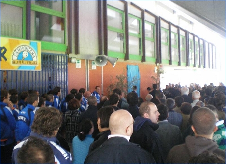 Cerimonia per l'intitolazione della tribuna Maratona dello stadio Castellani di Empoli ad Emiliano del Rosso, storico ultras empolese.