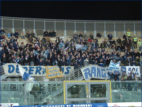 Tifo empolese a Livorno-Empoli. Tra gli striscioni degli ultras empolesi  appeso lo striscione ''Curva Nord Matteo Bagnaresi''