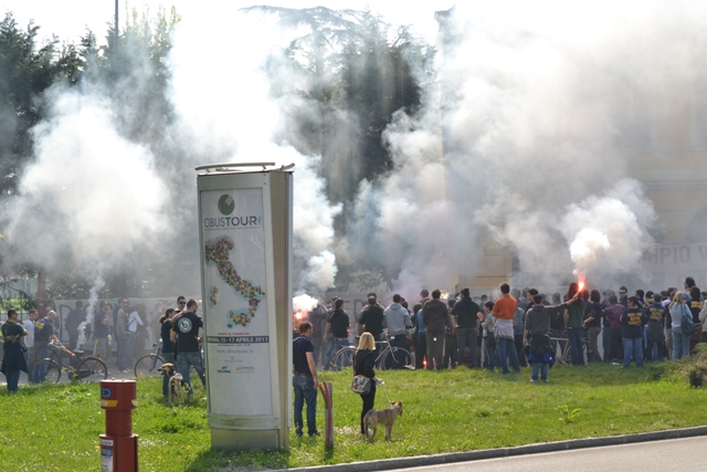 Ci ritroviamo tutti davanti all'ex-macello, per ricordare il Bagna.
