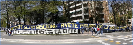 PARMA-Livorno, 07-04-2007. Striscione BOYS di fronte ai cancelli della Nord: 'Vietate gli striscioni: avete paura delle nostre opinioni?'