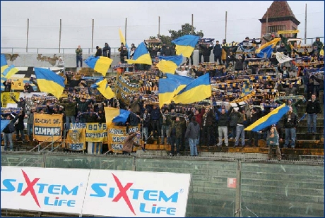 Pisa-PARMA, 13-12-2008. Sciarpata ultras e tifosi di Parma