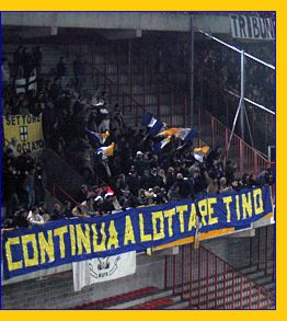 BOYS a Liegi (Standard Liegi - PARMA). Striscione: 'CONTINUA A LOTTARE TINO'