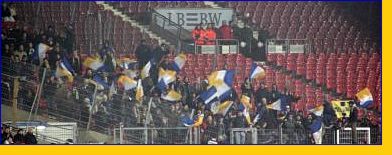 BOYS a Stoccarda (Germania). Bandierine Giallo-Blu-Bianche