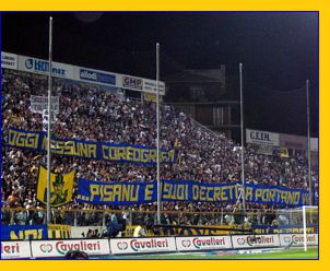 24-09-05, PARMA-Juventus, Curva Nord di PARMA. Striscioni BOYS di protesta contro le leggi anti-tifoso: 'Oggi nessuna coreografia... Pisanu e i suoi decreti la portano via'