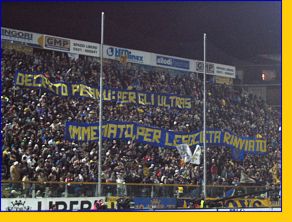 BOYS, Curva Nord di PARMA. Striscione: 'Decreto Pisanu: per gli Ultras immediato, per le societ rinviato'