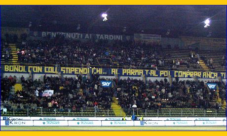 BOYS, striscione nei distinti: 'Bondi: con cll stipndi chi... al Perma t-al pol comprar anche ti!'