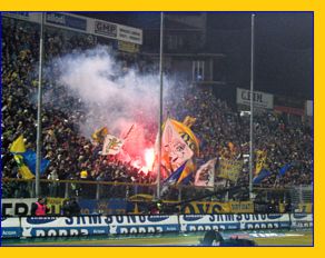 BOYS, Curva Nord di PARMA. Torcia nella notte