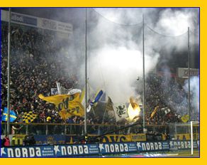 BOYS, Curva Nord di PARMA. Torcia e fumo nella notte