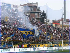 Curva Nord, esultanza dopo un gol