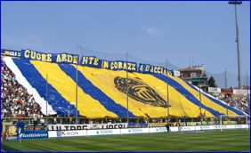 BOYS, Curva Nord di PARMA. Coreografia con Elmo Crociato e striscione 'Cuore ardente in corazza d'acciaio'