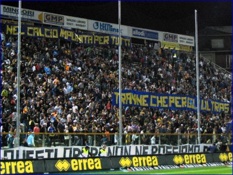 BOYS, Curva Nord di PARMA. Striscione: 'Nel calcio impunit per tutti, tranne che per gli Ultras'