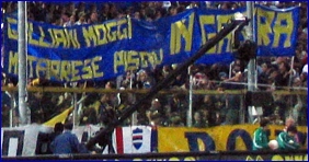 BOYS, Curva Nord di PARMA. Striscione: 'Galliani, Moggi, Matarrese, Pisanu: in galera'