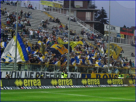 BOYS, Curva Nord di PARMA. Bandiere al vento