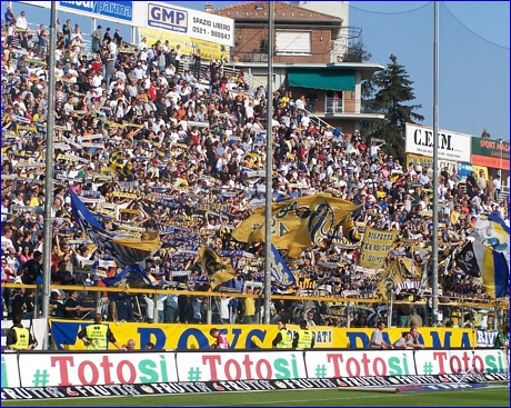 BOYS, Curva Nord di PARMA. Sciarpata