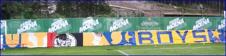 Moena, 29 Luglio 2006. Lo striscione BOYS a fianco di quello degli Ultras Tito