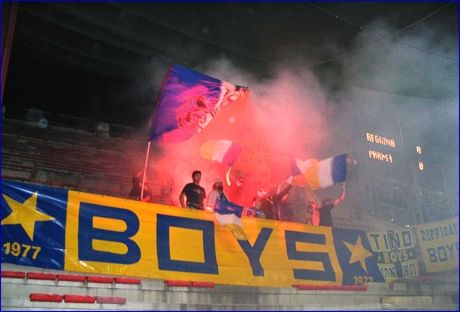 BOYS a Reggio Calabria (Reggina-PARMA). Bandiere Gialloblu tra le torce