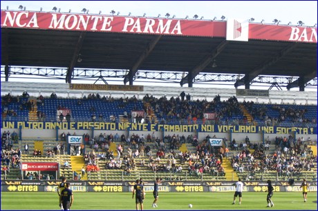 BOYS. Striscione esposto nei distinti: 'Un altro anno  passato, niente  cambiato. Noi vogliamo una societ!'