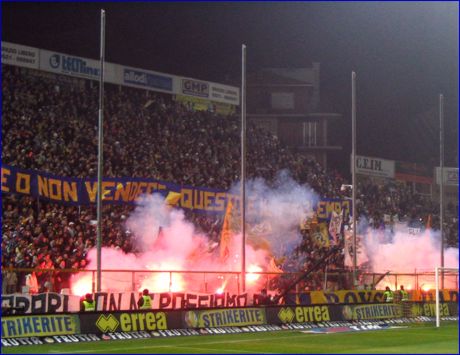 BOYS, Curva Nord di PARMA. Torciata