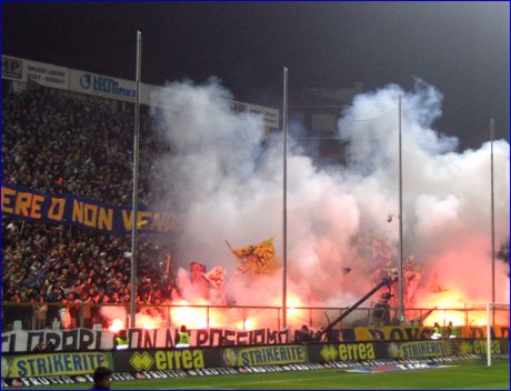 BOYS, Curva Nord di PARMA. Torciata