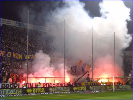 BOYS, Curva Nord di PARMA. Torciata