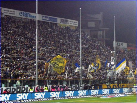 Curva Nord di PARMA, sciarpata