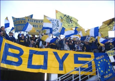 BOYS a Livorno. Bandiere Gialloblu