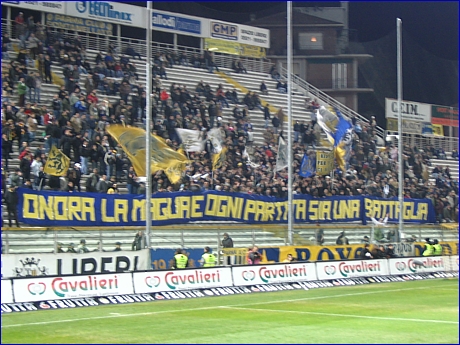 BOYS, Curva Nord di PARMA. Il nostro tifo dietro lo striscione: 'Onora la Maglia e ogni partita sia una battaglia'