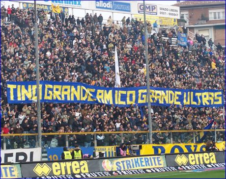 BOYS, Curva Nord di PARMA. Striscione: 'Tino grande amico grande Ultras'