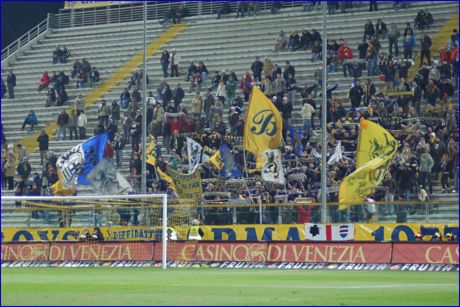 Curva Nord di PARMA. Sciarpata