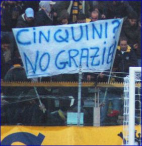 BOYS, Curva Nord di PARMA. Due aste: 'Cinquini? No grazie!'