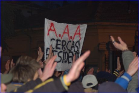 Protesta fuori dai cancelli del Tardini