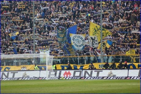 BOYS, Curva Nord di PARMA. Sciarpata