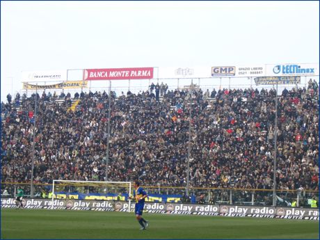 La Curva Nord all'inglese. Tutti seduti