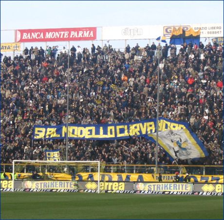 BOYS, Curva Nord di PARMA. Striscione: 'S al modello Curva Nord'