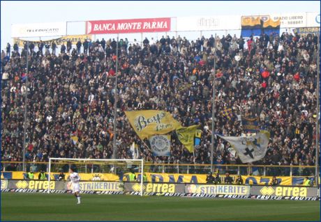 BOYS, Curva Nord di PARMA. Tornano a sventolare le bandiere del Gruppo