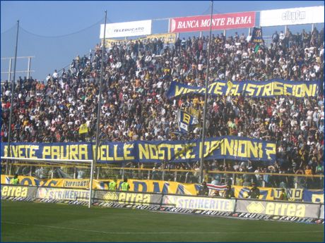 BOYS, Curva Nord di PARMA. Striscione: 'Vietate gli striscioni: avete paura delle nostre opinioni?'