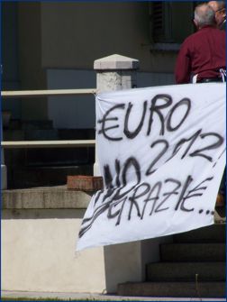 Petitot di p.le Risorgimento, zona stadio Tardini. Striscione BOYS: 'Euro 2012? No, grazie...'