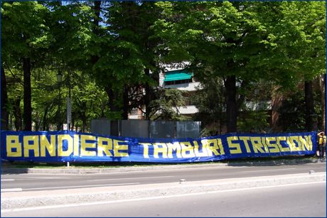 Viale partigiani, zona stadio Tardini. Striscione BOYS: 'Bandiere, tamburi, striscioni. Perch vietarci queste emozioni?'