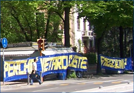 Viale partigiani, zona stadio Tardini. Striscione BOYS: 'Bandiere, tamburi, striscioni. Perch vietarci queste emozioni?'