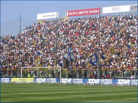 BOYS, Curva Nord di PARMA. Qualche Leone torna a sventolare.