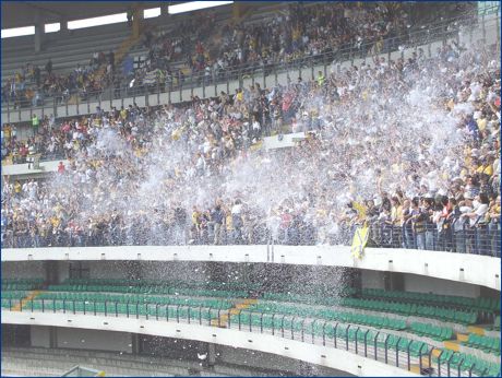 BOYS PARMA a Verona. Cartata coriandoli