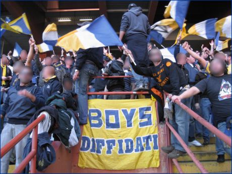 BOYS PARMA a Genova per Sampdoria-Parma. Striscione 'BOYS Diffidati'