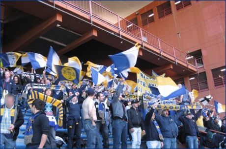 BOYS PARMA a Genova per Sampdoria-Parma. Sciarpe e bandiere