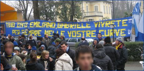 Bar Gianni di via Duca Alessandro, striscione: 'Tino, Zivo, Emiliano, Gabriele vivrete per sempre nelle vostre Curve. Rangers - BOYS - Desperados'