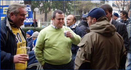 Bar Gianni di via Duca Alessandro, pranzo e amicizia. Gemellaggio PARMA-EMPOLI. Il presidente Tommaso Ghirardi con Alessandro Melli