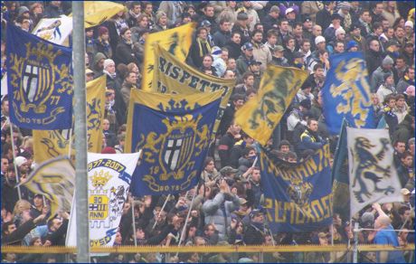 BOYS, Curva Nord di Parma. Due aste e Leoni