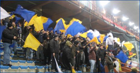 BOYS PARMA a Genova per Genoa-PARMA. Bandierine gialle, bianche e blu